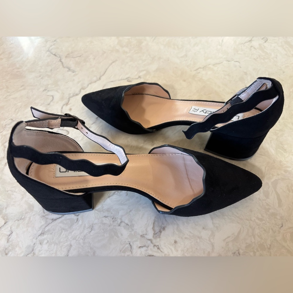 Black suede UniLady Cassie-1 women’s dress pumps. 2-inch block heel. Size 7.5.